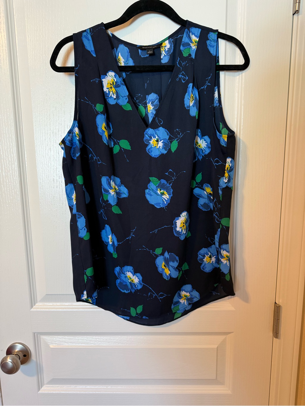 Banana Republic Navy Blue Floral V-Neck Sleeveless Camisole